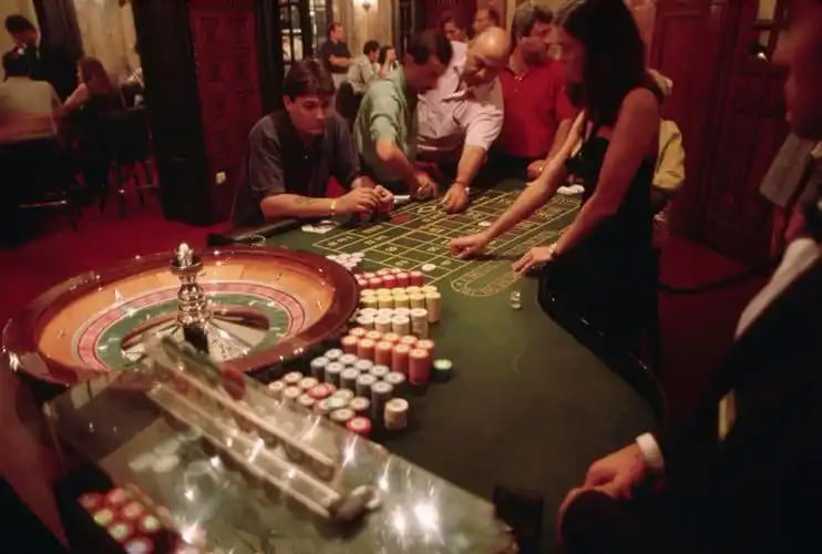 Studio kasino live XO308 dengan dealer profesional dan meja baccarat berlisensi internasional